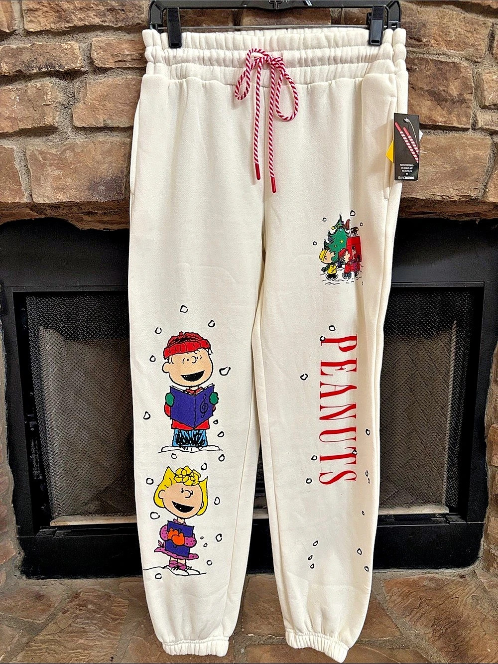 NWT Peanuts Christmas Jogger Pants. Small
